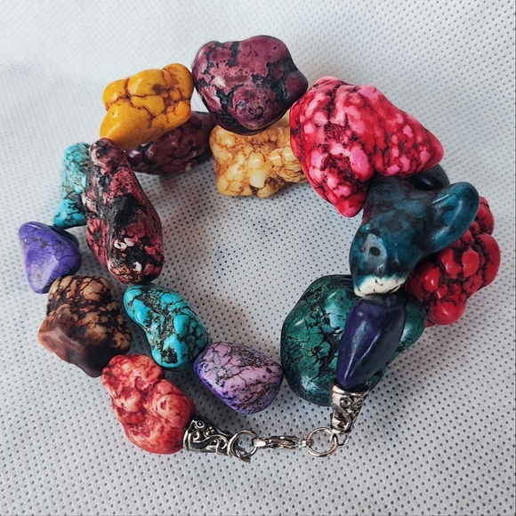 Dyed Howlite Fat Heavy Chunky Faux Turquoise Stone Necklace Silver Tone NWOT - Picture 4 of 9